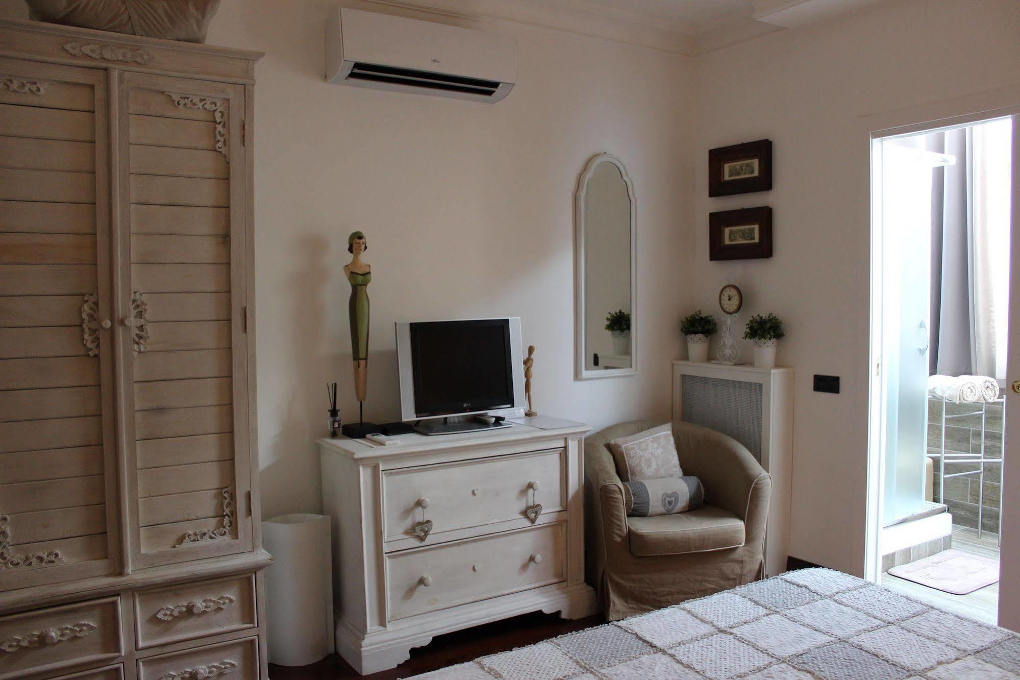B&B Le Lanterne Casal Palocco Bagian luar foto